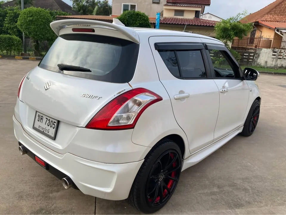 2013 Suzuki Swift II 3