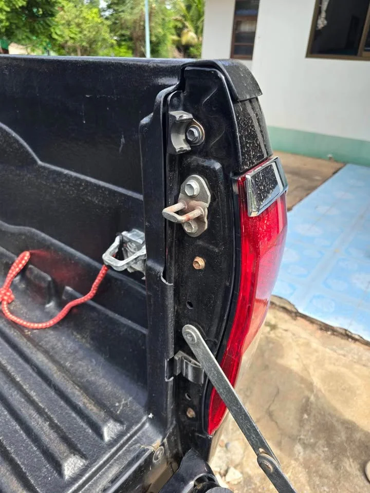 2017 Toyota Hilux VIII 2
