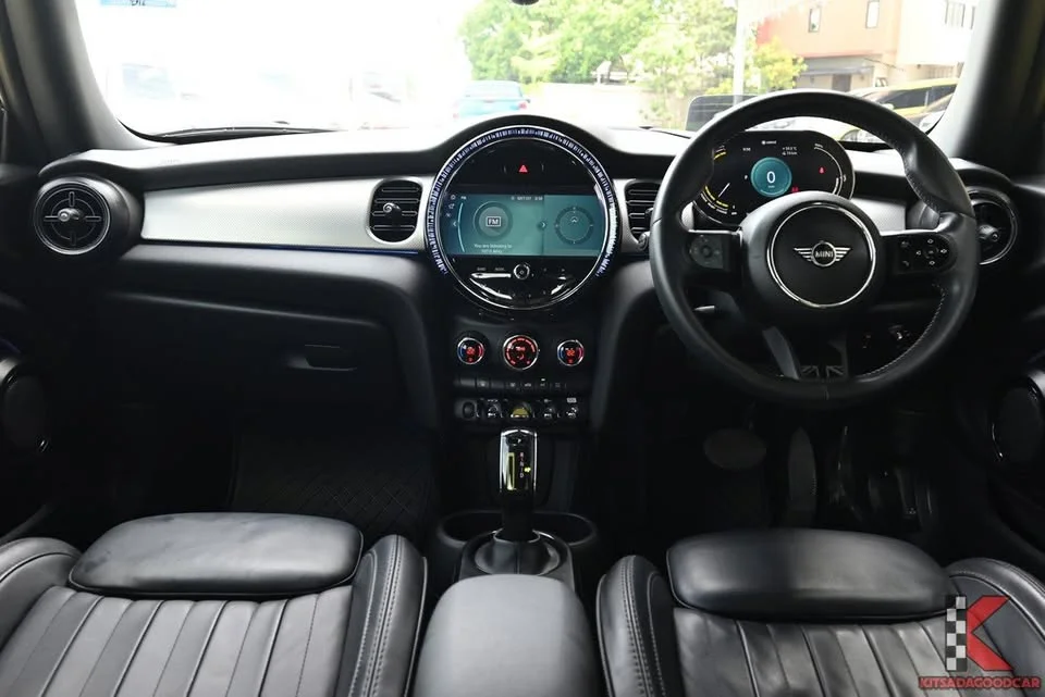 2022 Mini Hatch  III 2