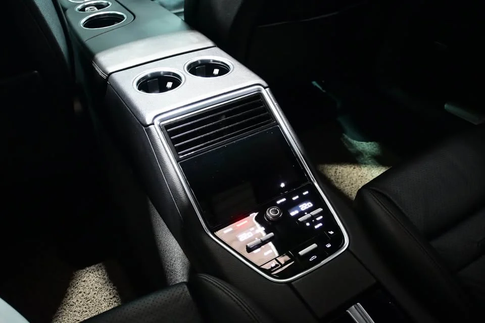 2018 Porsche Panamera II 2