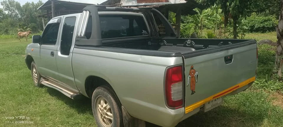 2001 Nissan Frontier I 3