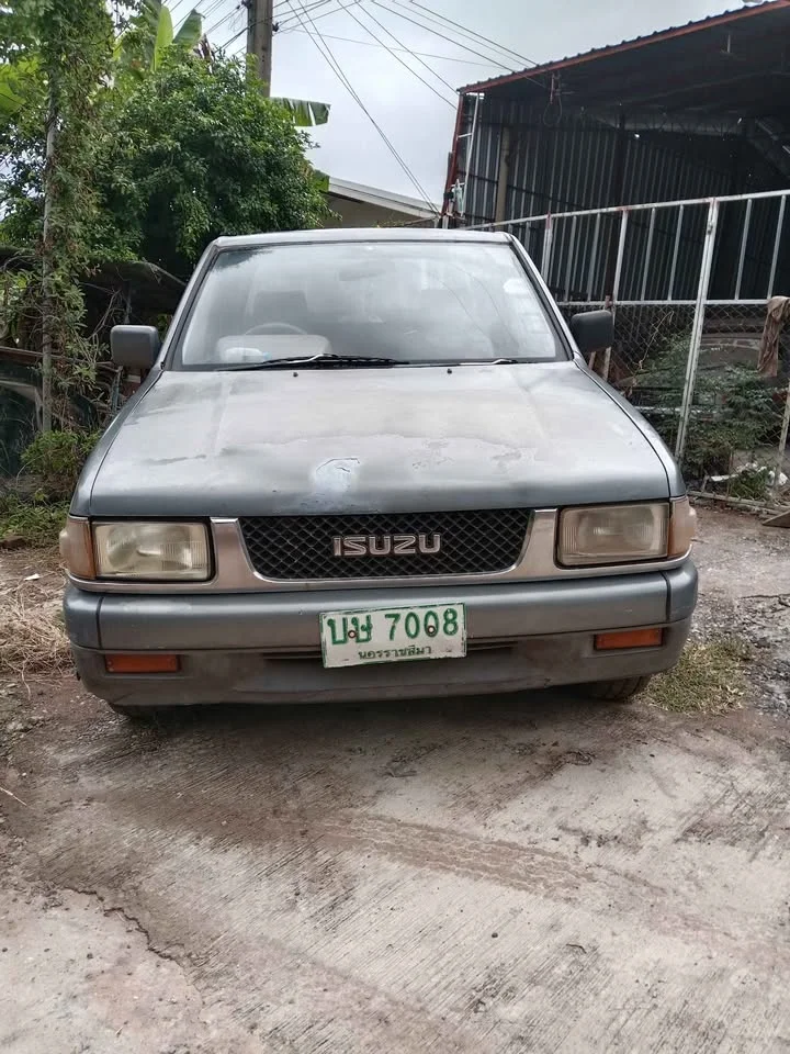 1990 Isuzu TFR III 3