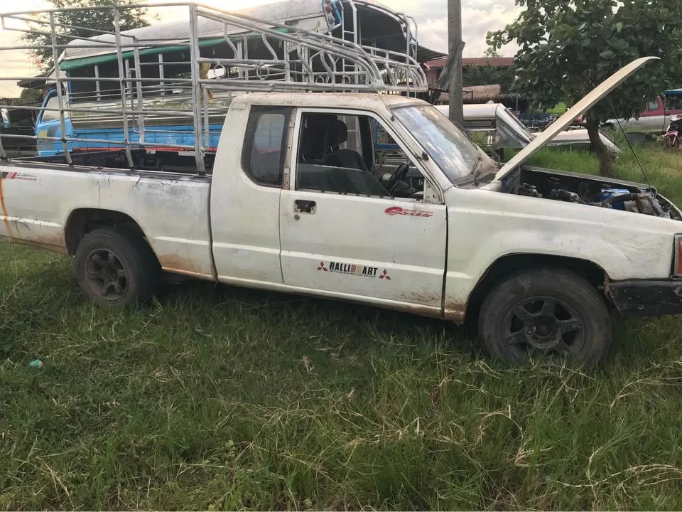 Mitsubishi Triton II 2
