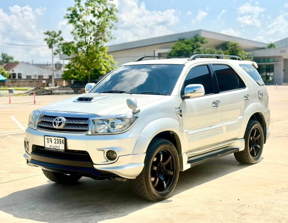 2010 Toyota Fortuner I 3