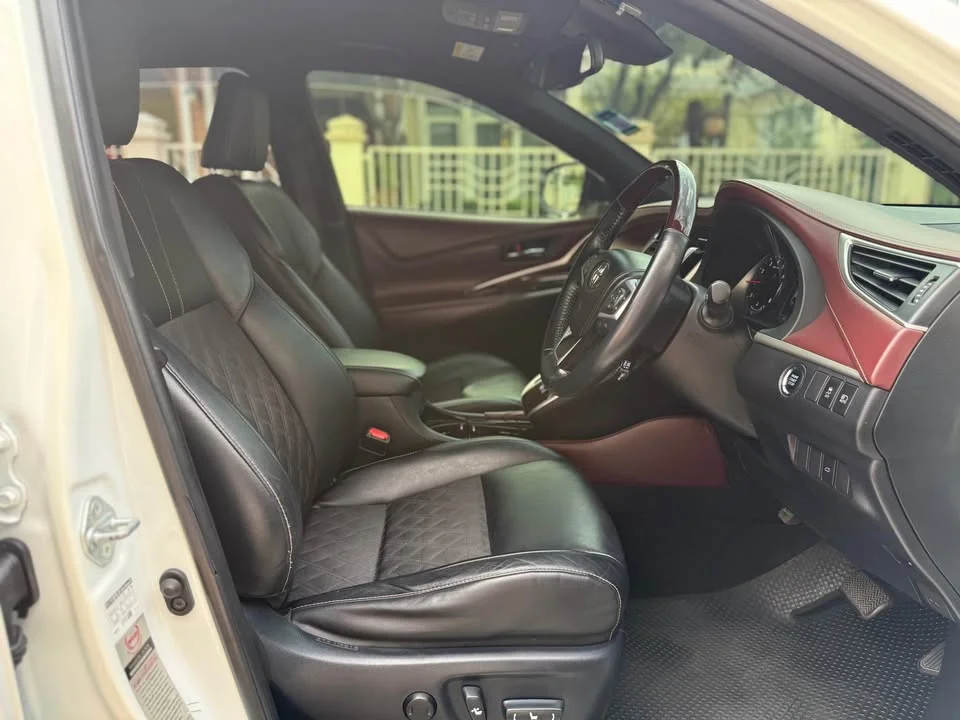 2014 Toyota Harrier III 3