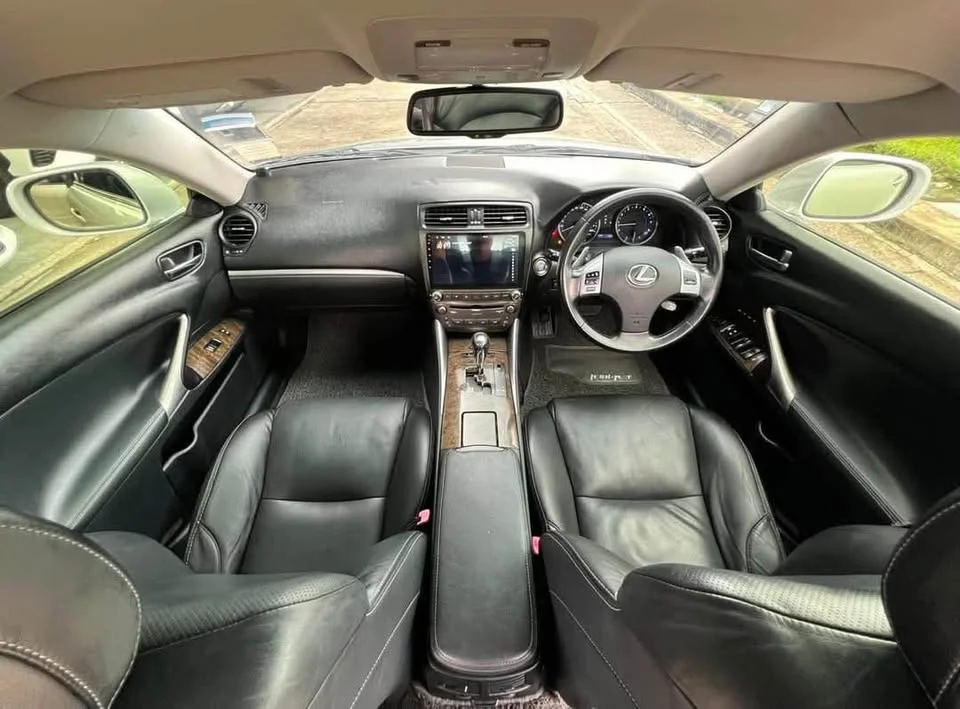 2010 Lexus IS II 2
