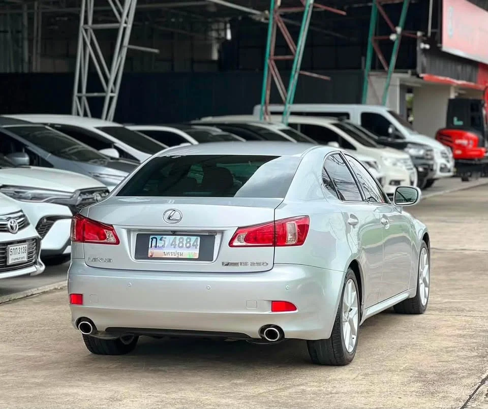 2010 Lexus IS II 3