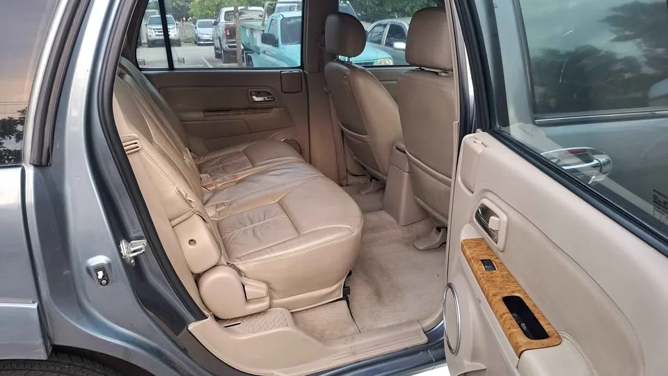 2010 Isuzu MU-7 2