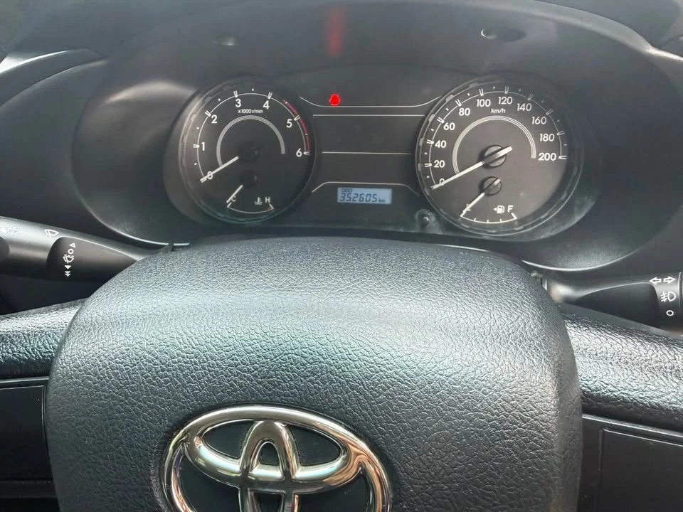 2019 Toyota Hilux VIII 2