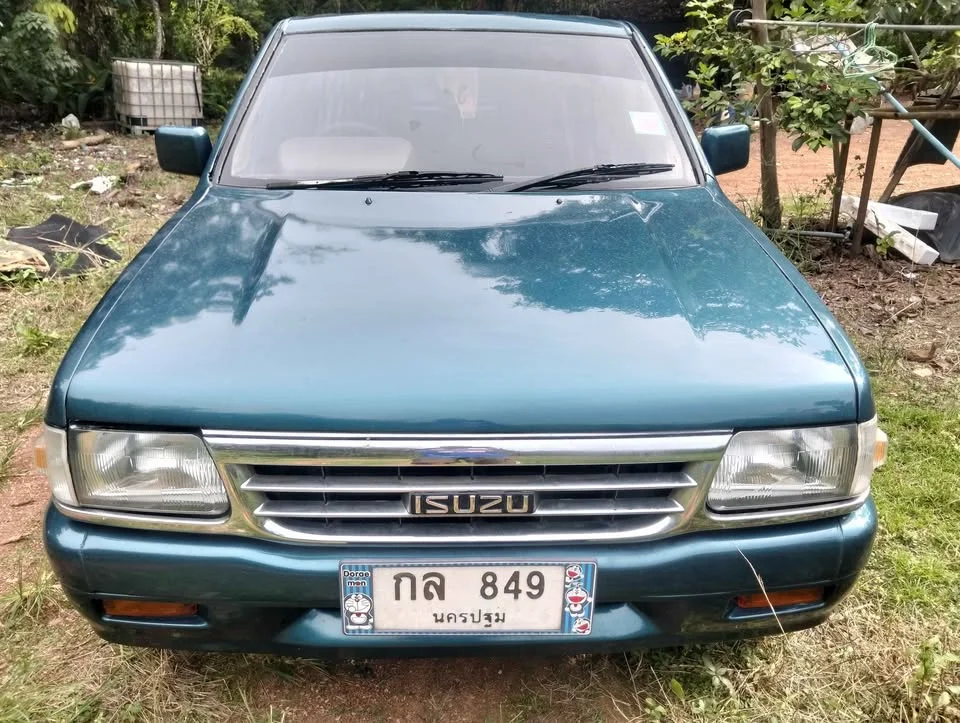 1997 Isuzu Vega I 2