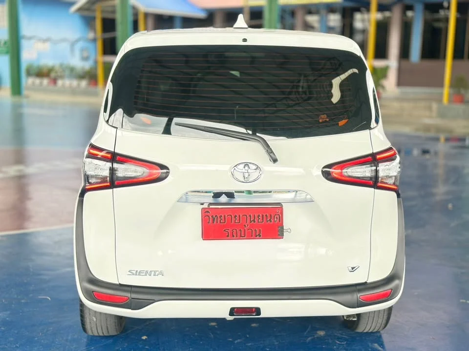2019 Toyota Sienta II 2