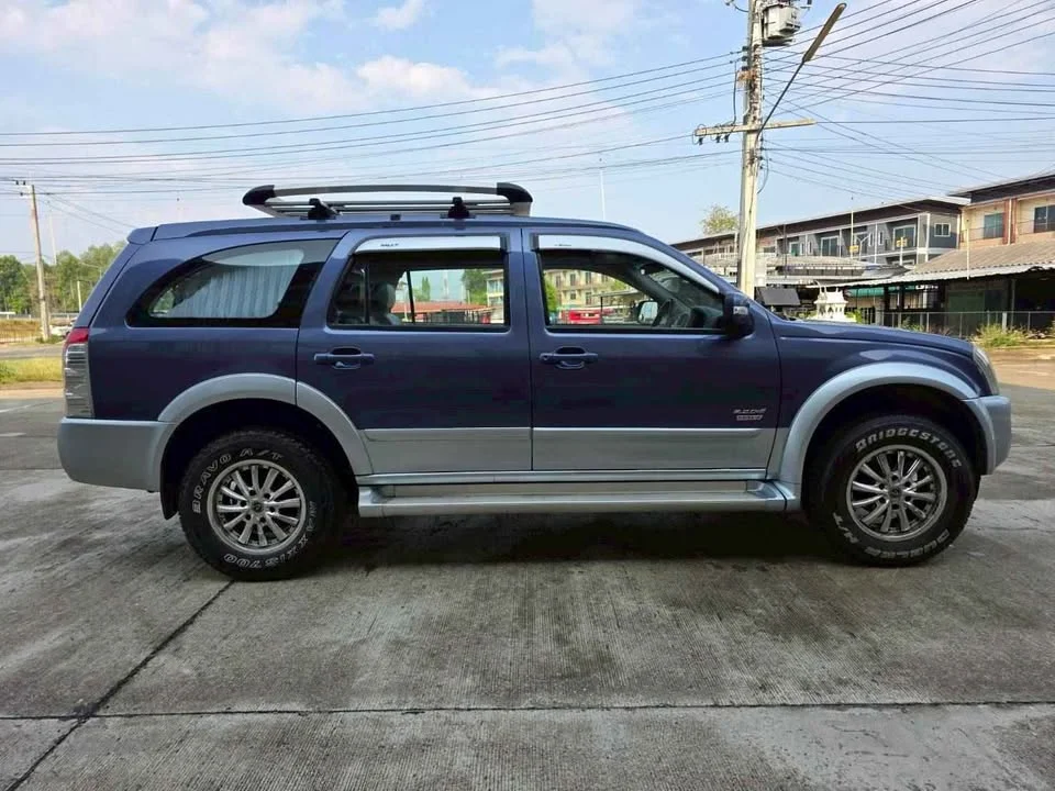 2005 Isuzu MU-7 2