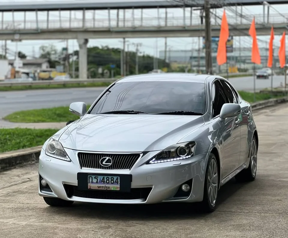 2010 Lexus IS II 3