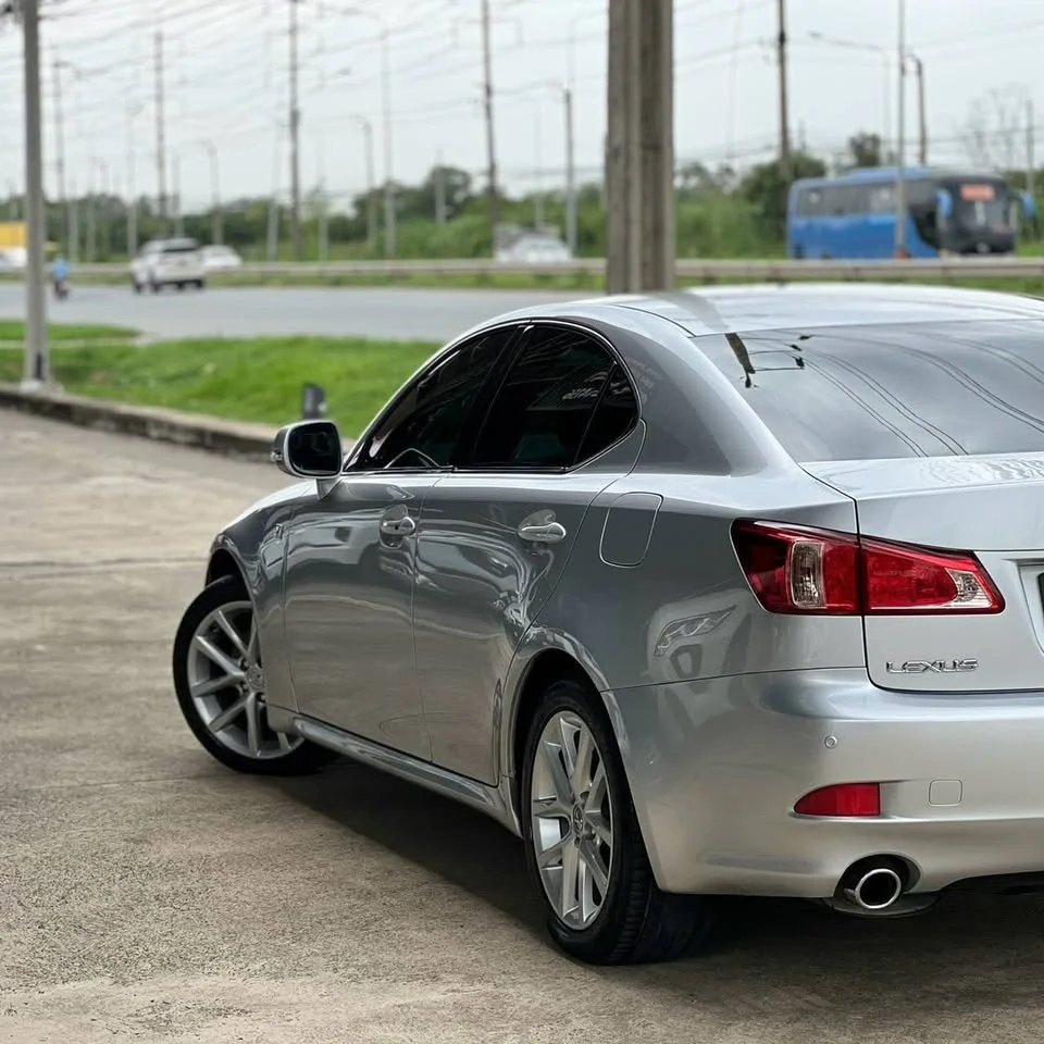 2010 Lexus IS II 2