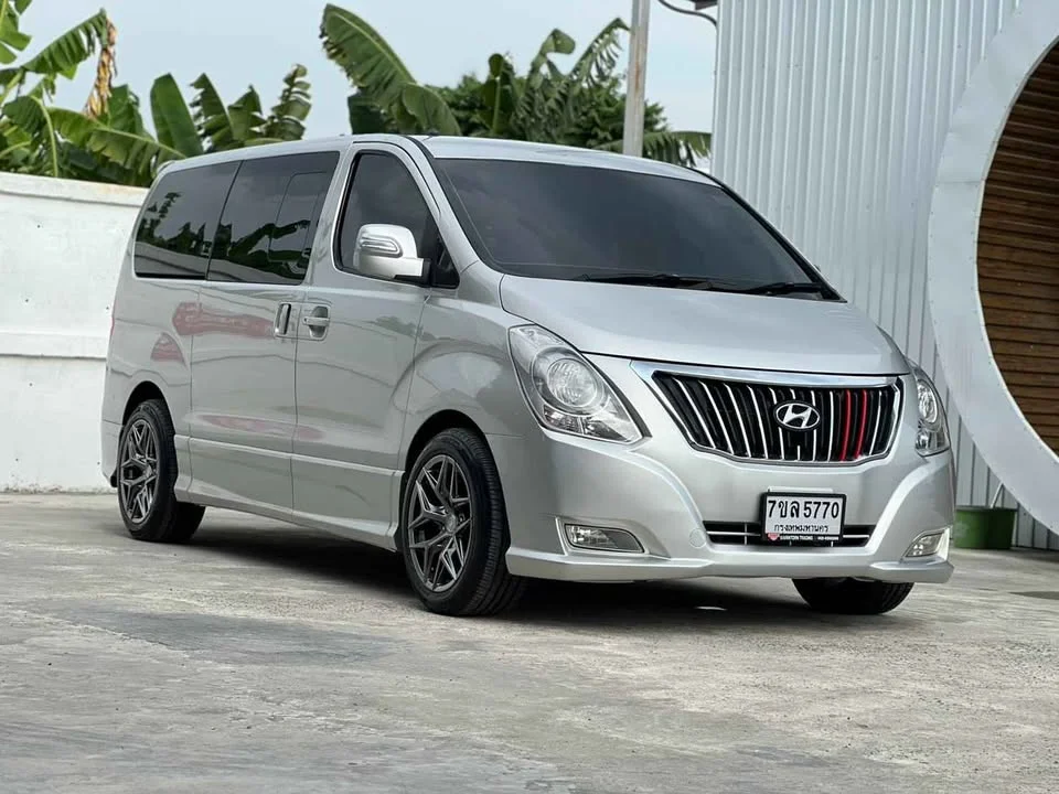 2012 Hyundai H-1 II 2