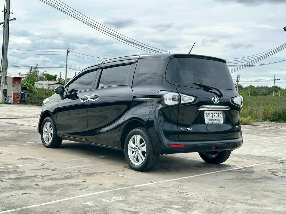 2018 Toyota Sienta II 2