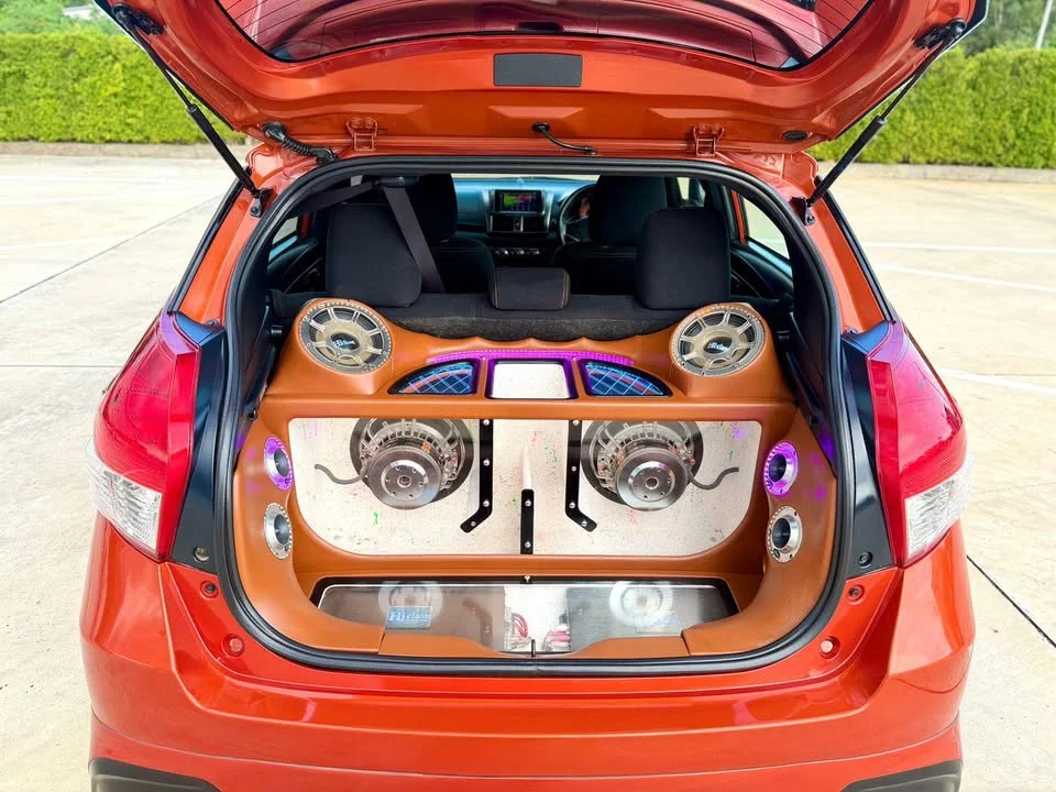 2015 Toyota Yaris III 2