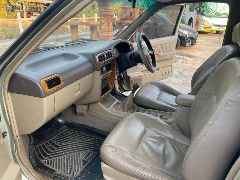 2005 Nissan Frontier I 3