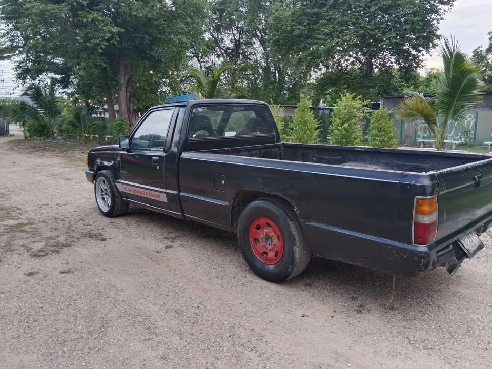 1995 Mitsubishi Triton II 3