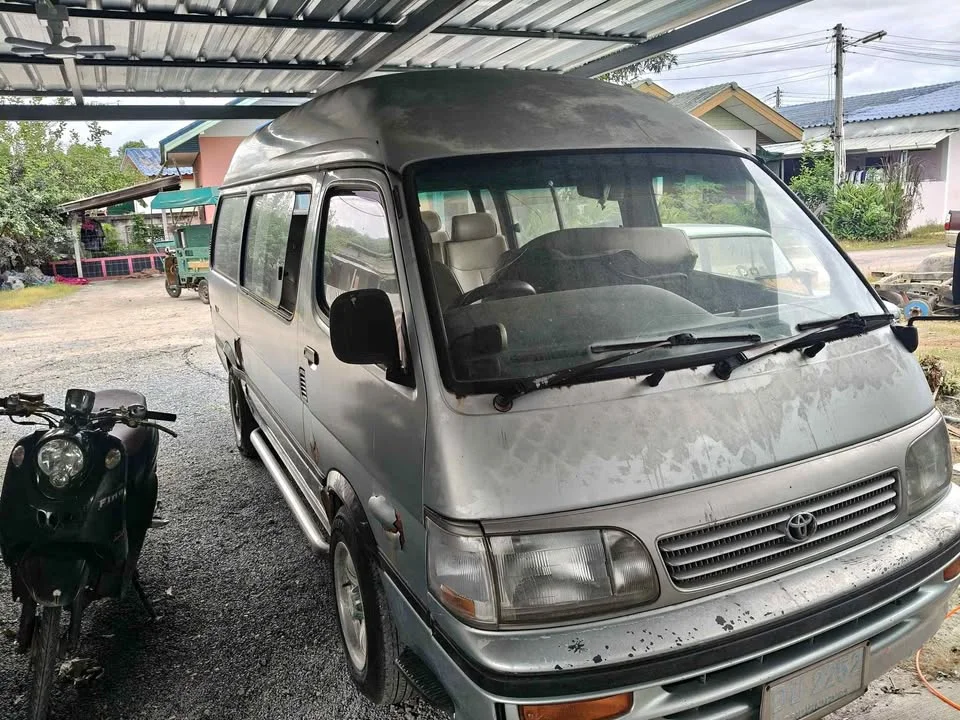 2015 Toyota Commuter IV (H100) 3