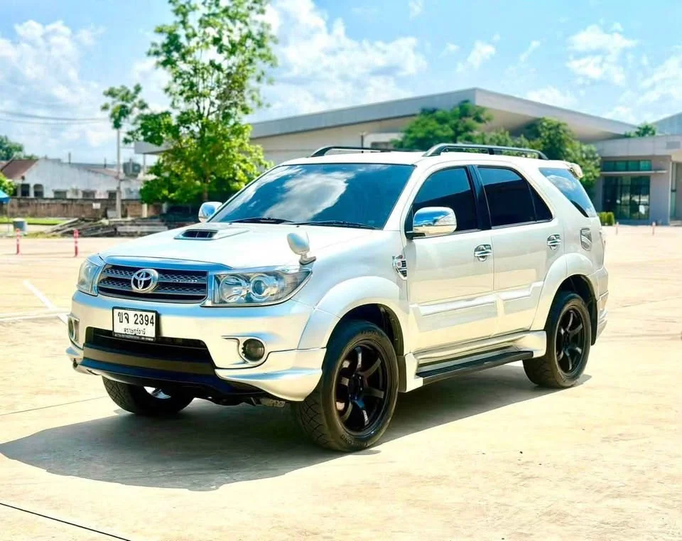 2010 Toyota Fortuner I 3