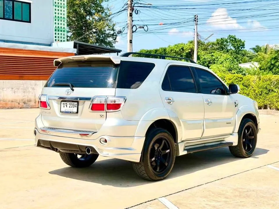 2010 Toyota Fortuner I 2