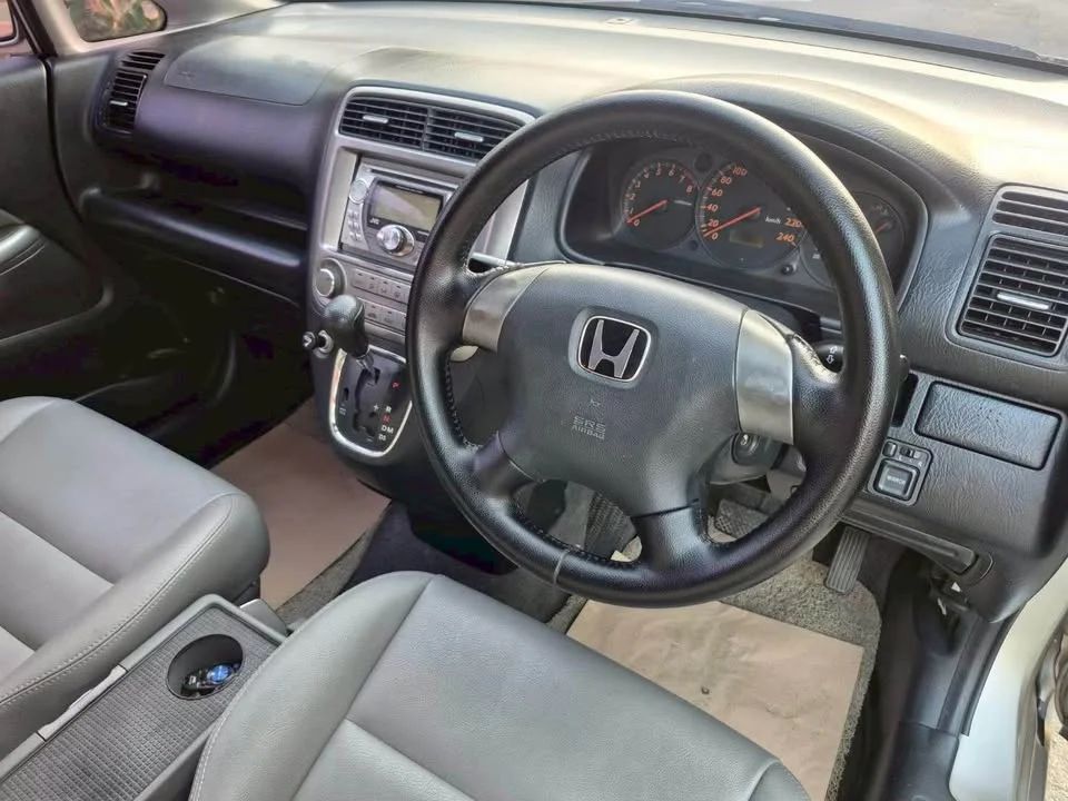2004 Honda Stream I 3