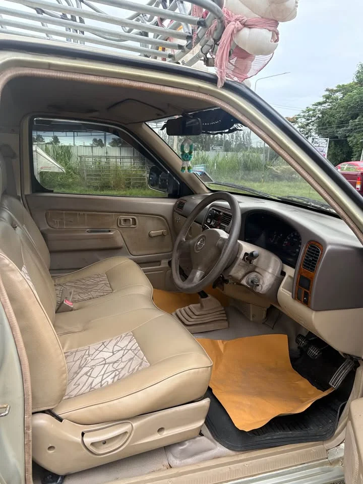 2002 Nissan Frontier I 2