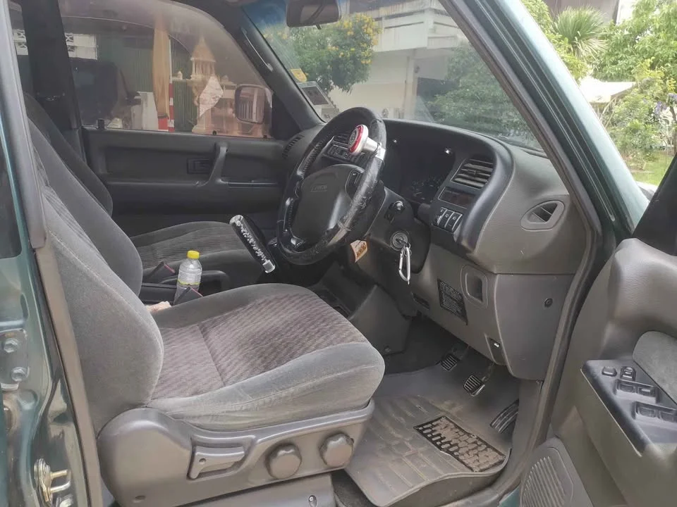 1995 Isuzu Trooper II 2