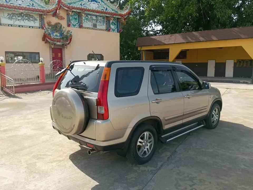 2004 Honda CR-V II 2