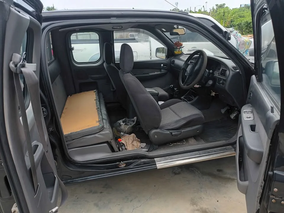2005 Mazda 2500 Fighter V 2