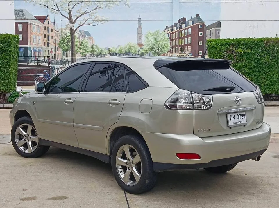 2004 Toyota Harrier II 2
