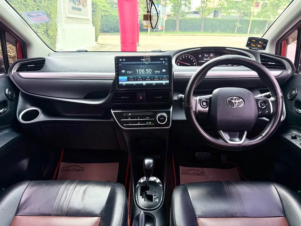 2017 Toyota Sienta II 2
