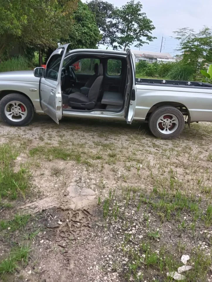 2003 Mazda 2500 Fighter V 2