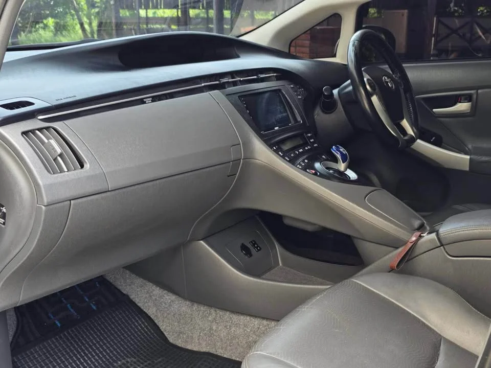 2011 Toyota Prius III 3