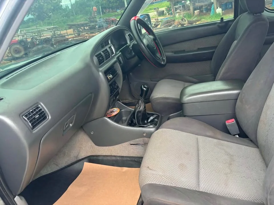 2005 Mazda 2500 Fighter V 2