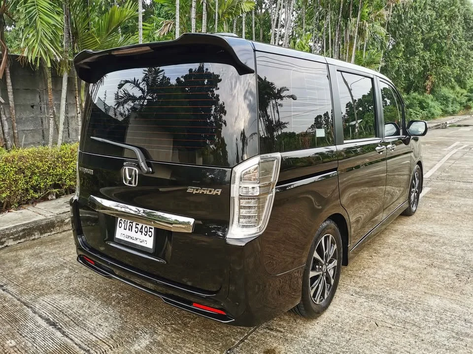 2014 Honda Stepwgn IV 2