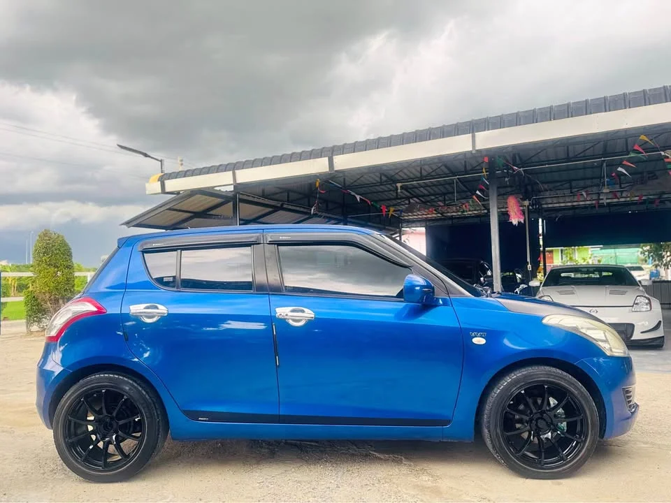 2012 Suzuki Swift II 3