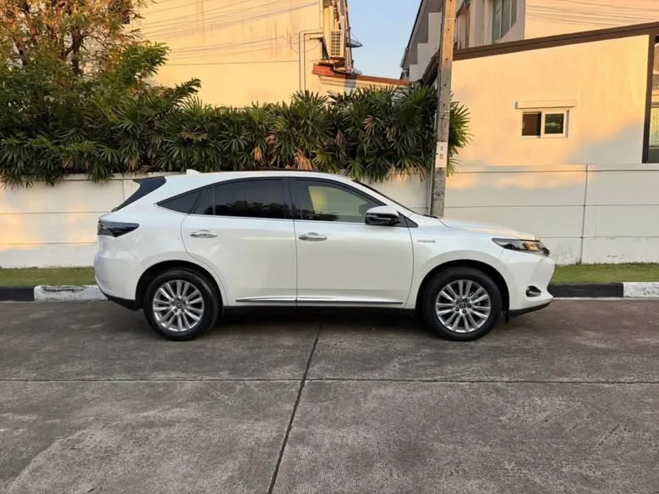 2015 Toyota Harrier III 2