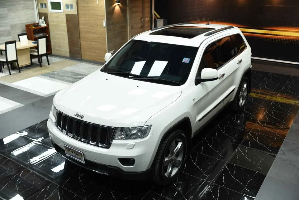 2013 Jeep Grand Cherokee WK2 3
