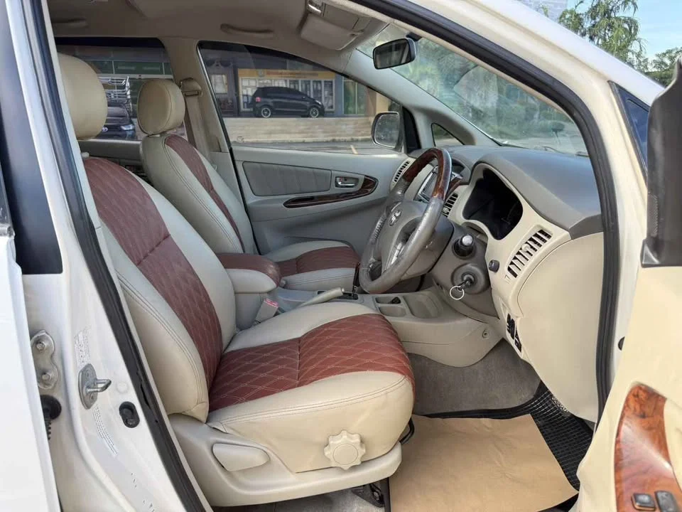 2012 Toyota Innova I 2