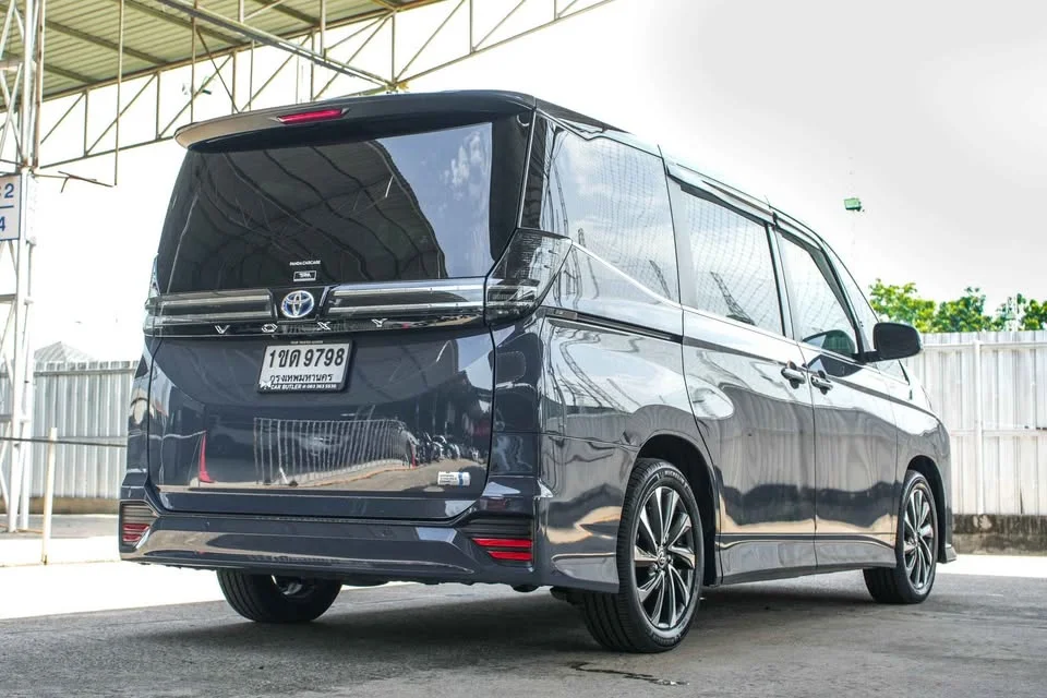 2022 Toyota Voxy IV 3