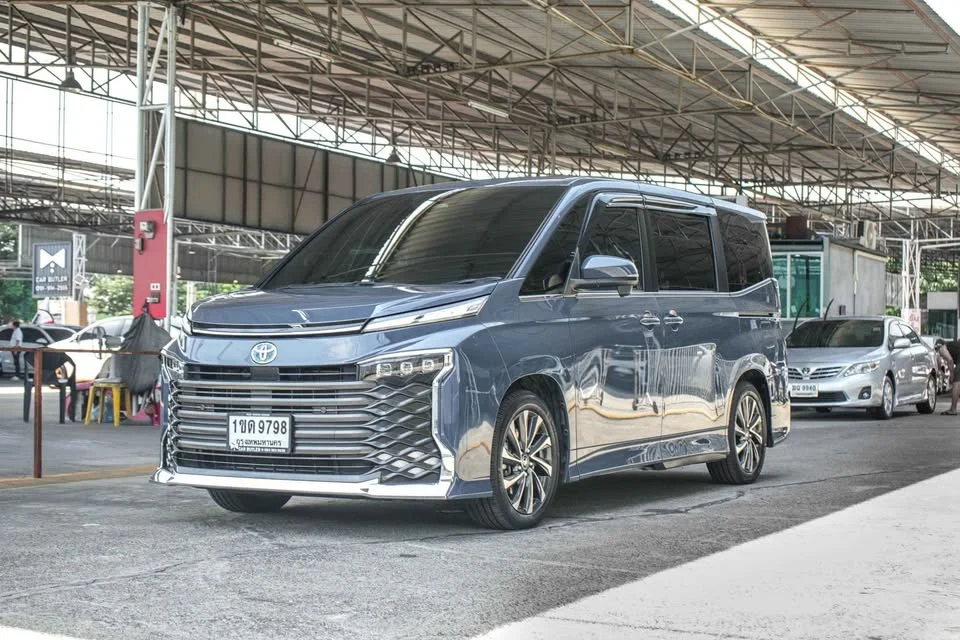2022 Toyota Voxy IV 2