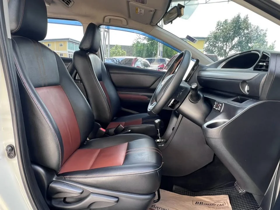 2017 Toyota Sienta II 2
