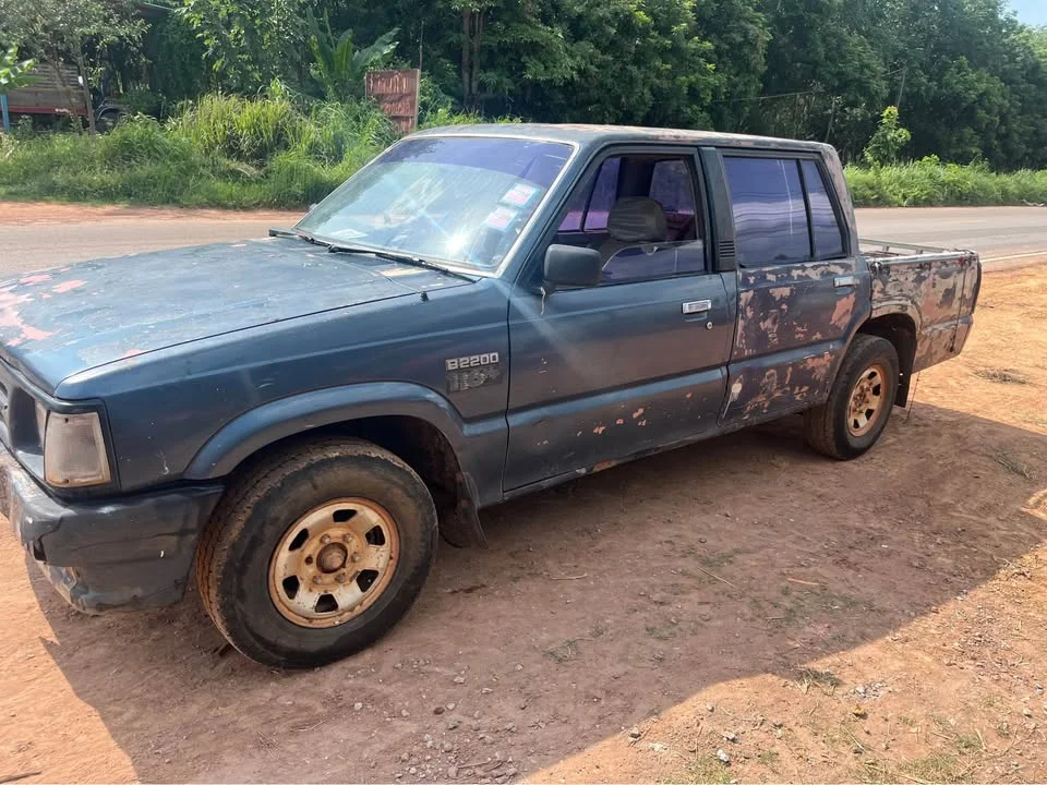 2000 Mazda B2500 IV 2