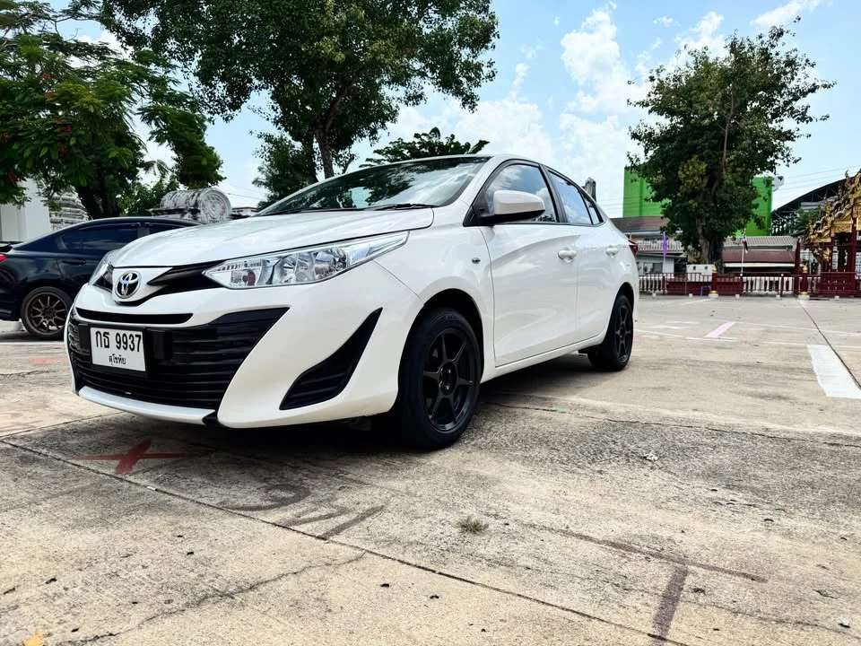 2017 Toyota Yaris ATIV III 2
