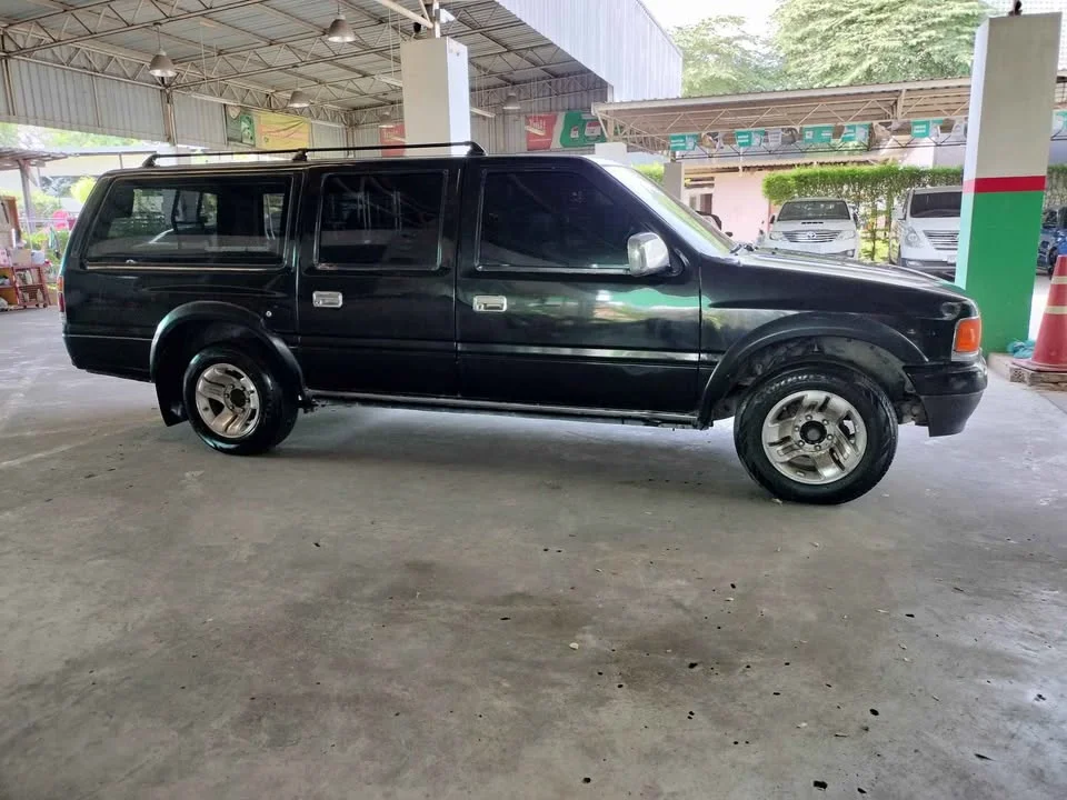 1990 Isuzu TR Grand Adventure I 3