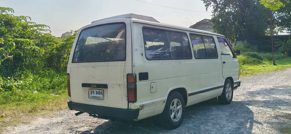 1987 Toyota Commuter III 2