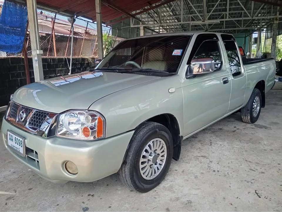 2003 Nissan Frontier I 3