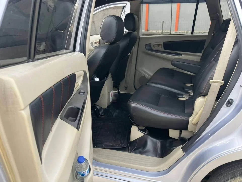 2012 Toyota Innova I 2